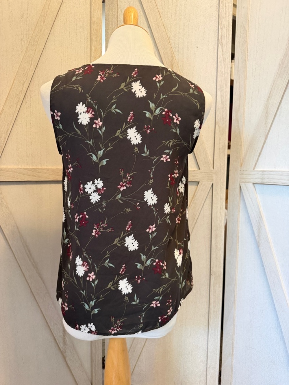LOFT Floral Shell Top - Small - Picture 8 of 16